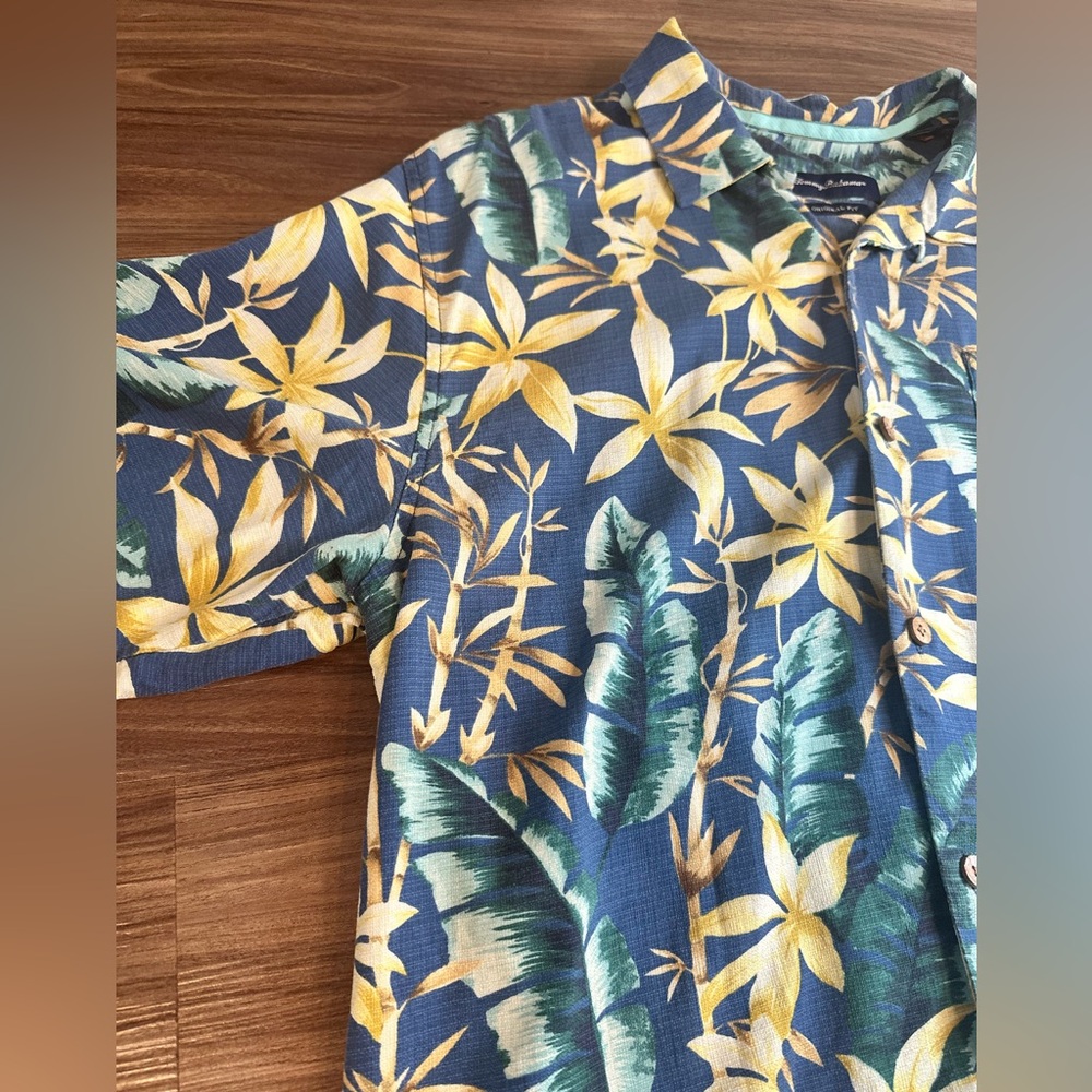 Tommy Bahama Hawaiian Shirt Blue Floral Silk Short Sleeve Button Front Men’s L - Picture 3 of 12